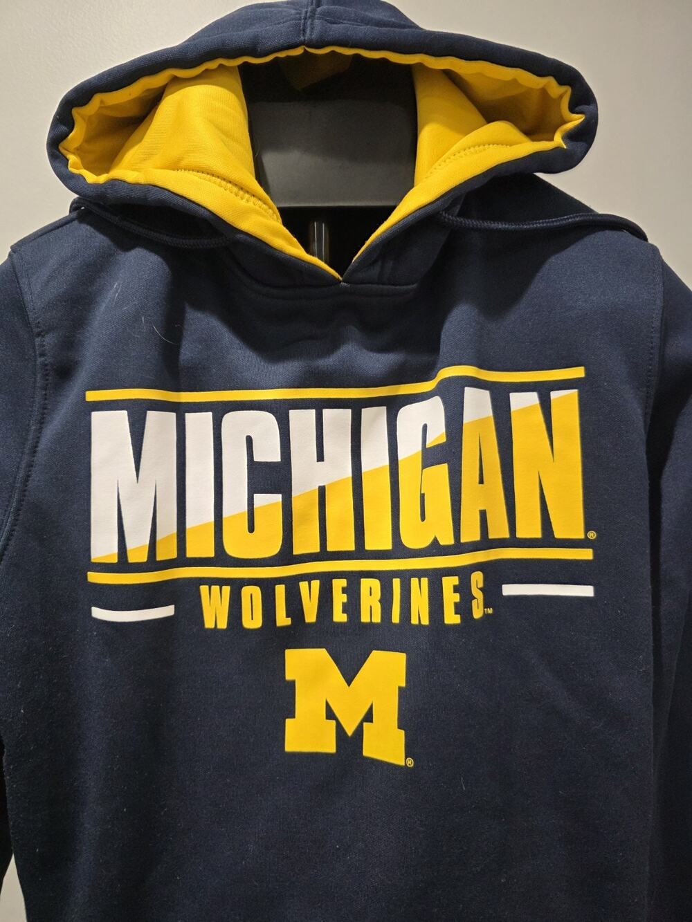 Michigan Wolverines Mens Small Hoodie Colosseum Navy Blue Maize Pullover NCAA